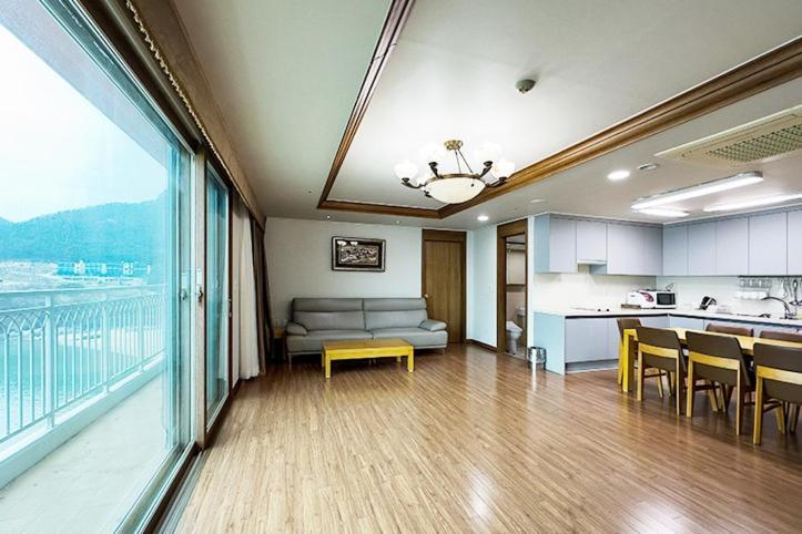 Mohang Haenaru Family Hotel Buan Habitación foto